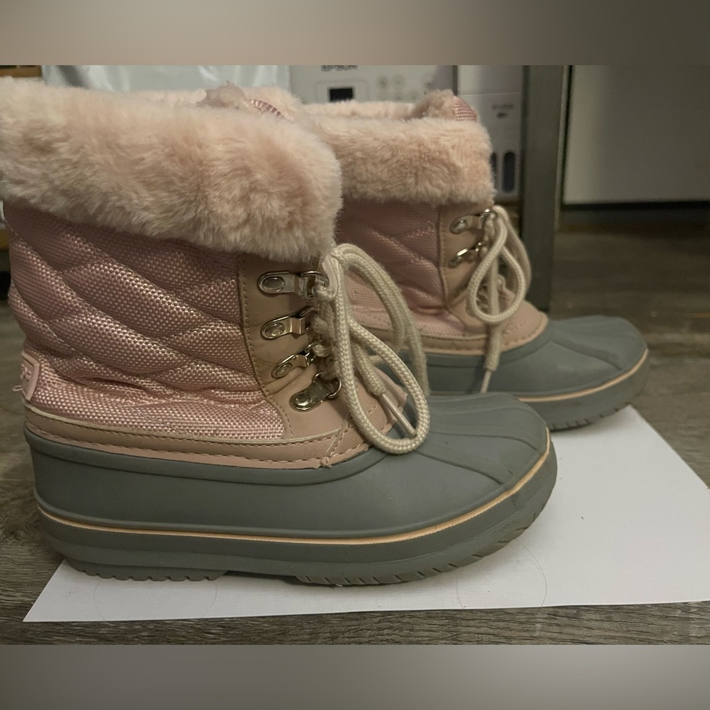 Girls’ London Fog snow/rain boots.